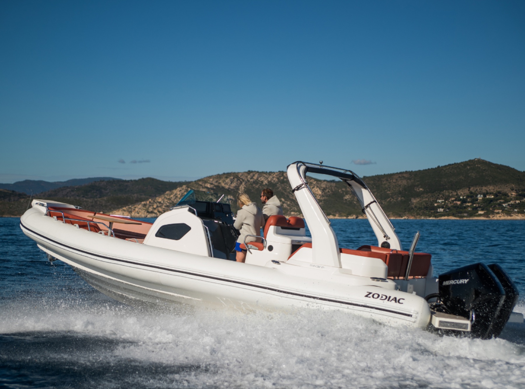 Zodiac Medline 9 — bateau avec permis en location chez Marinaloc à Propriano, Corse-du-Sud
