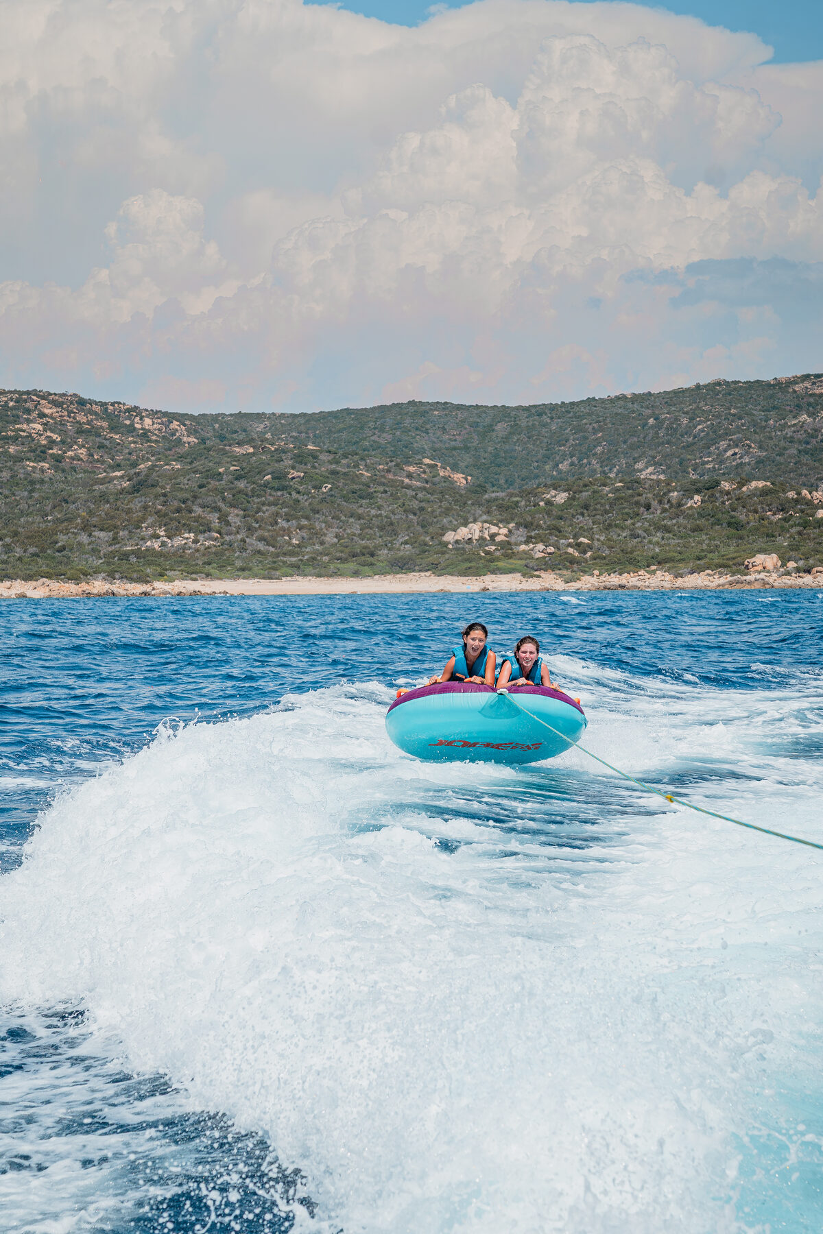 Paysage marin de la Corse-du-Sud vu depuis un bateau Marinaloc