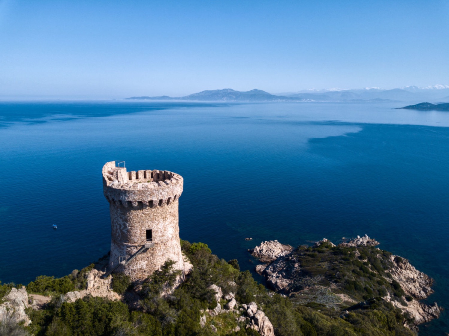Tour génoise sur le littoral corse, golfe du Valinco vers Ajaccio